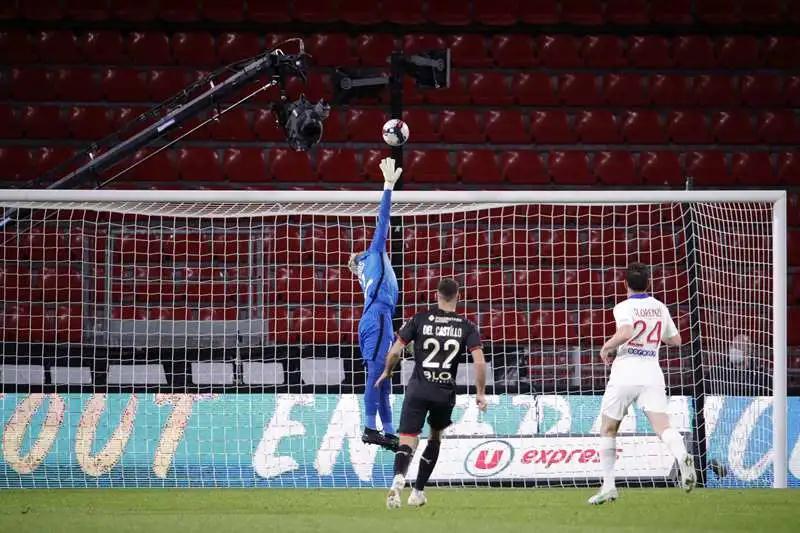 أنطوان غريزمان يلمع لكن أتلتيكو مدريد يفرط في الفوز أمام فالنسيا
